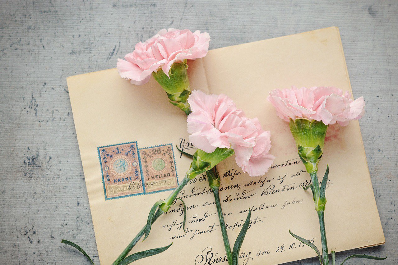 A letter and pink flowers